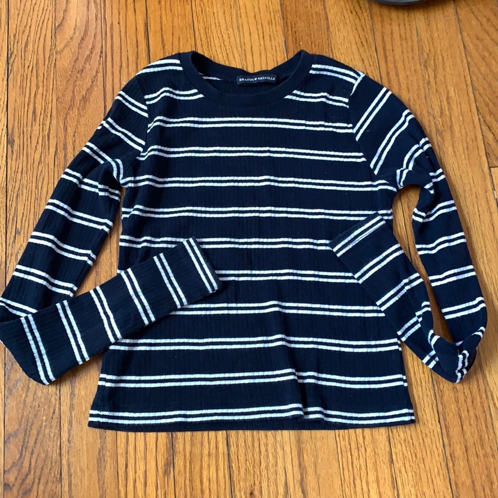 like new brandy melville long sleeve crop top!